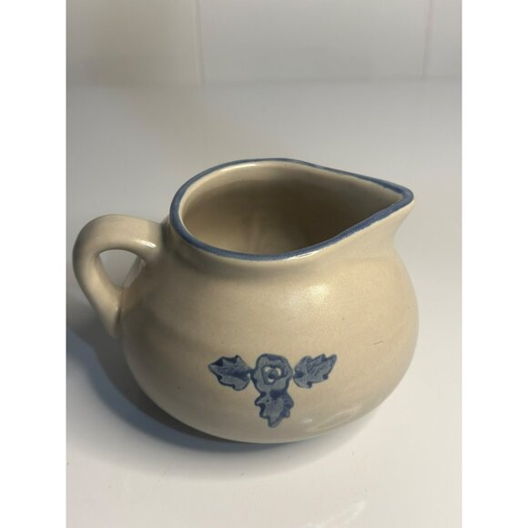 VTG Pfaltzgraff Yorktowne Stoneware Pitcher Gravy Boat 4" - Blue Floral Pattern - Picture 2 of 6
